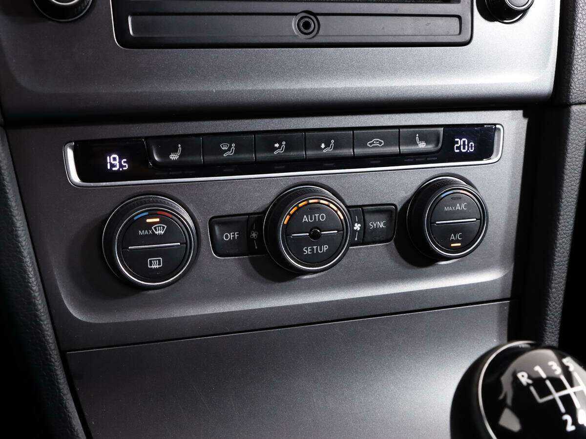 Volkswagen Golf с пробегом — 2013 год. Фото: #11