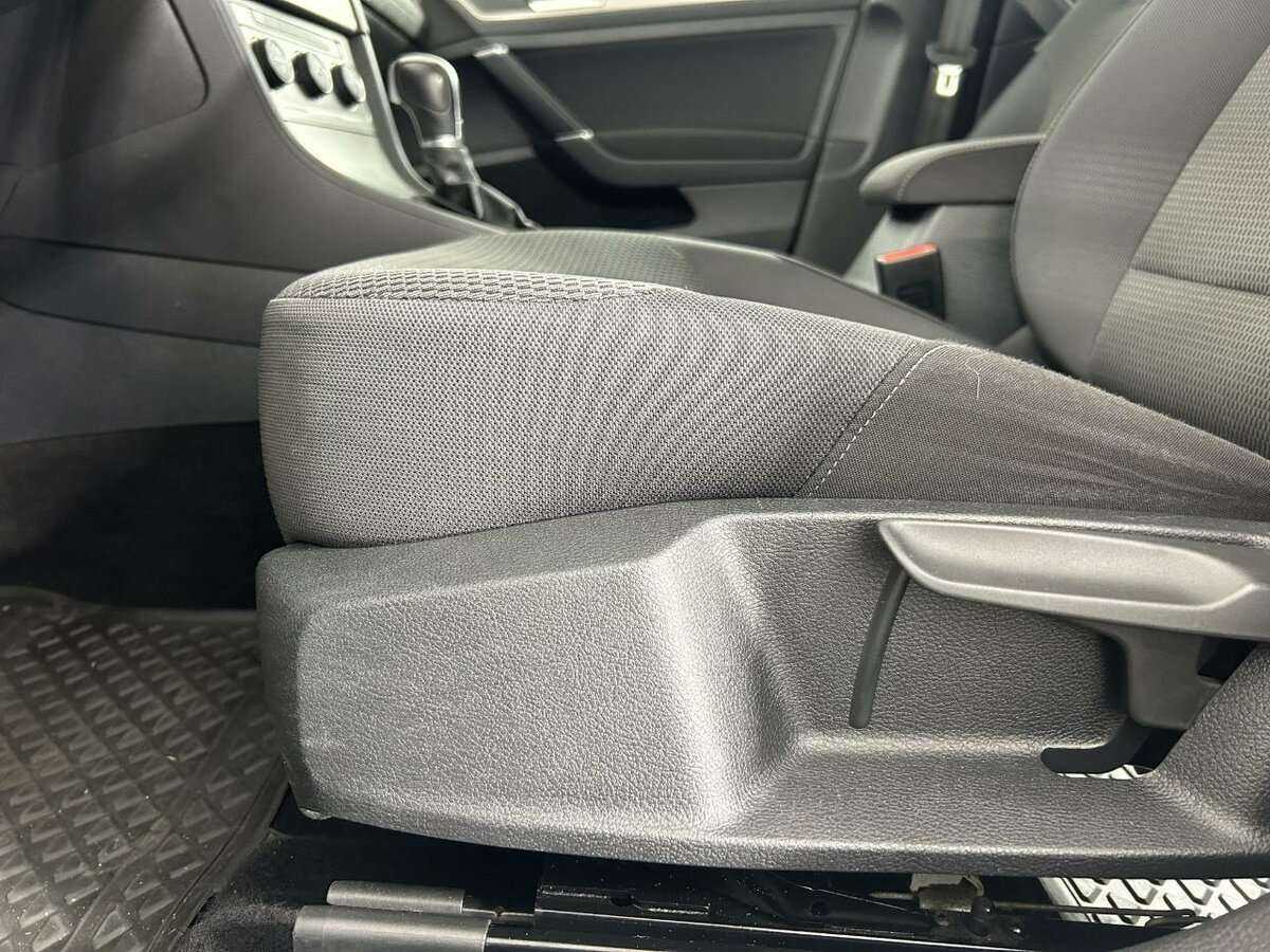 Volkswagen Golf с пробегом — 2015 год. Фото: #9