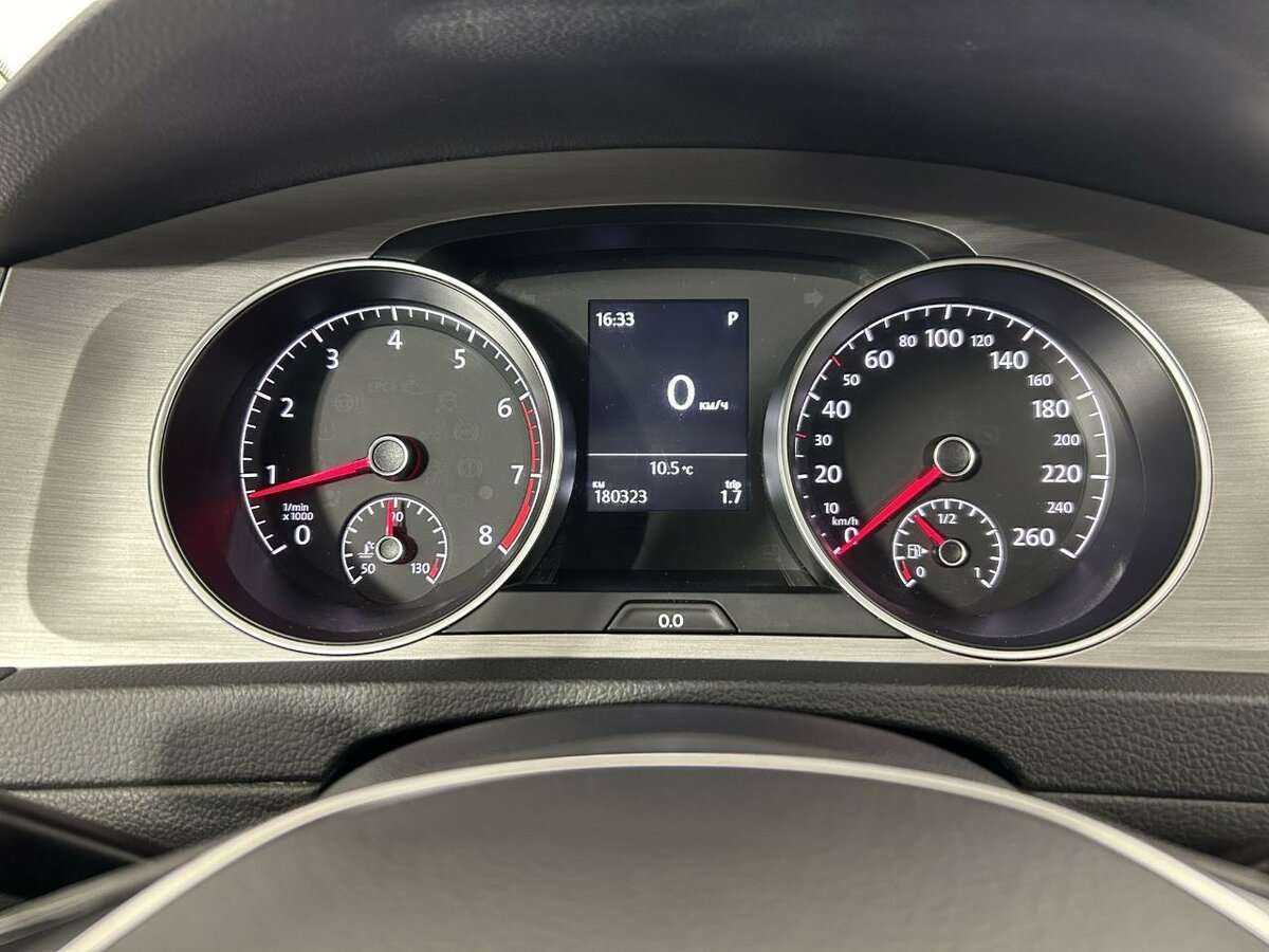 Volkswagen Golf с пробегом — 2015 год. Фото: #10