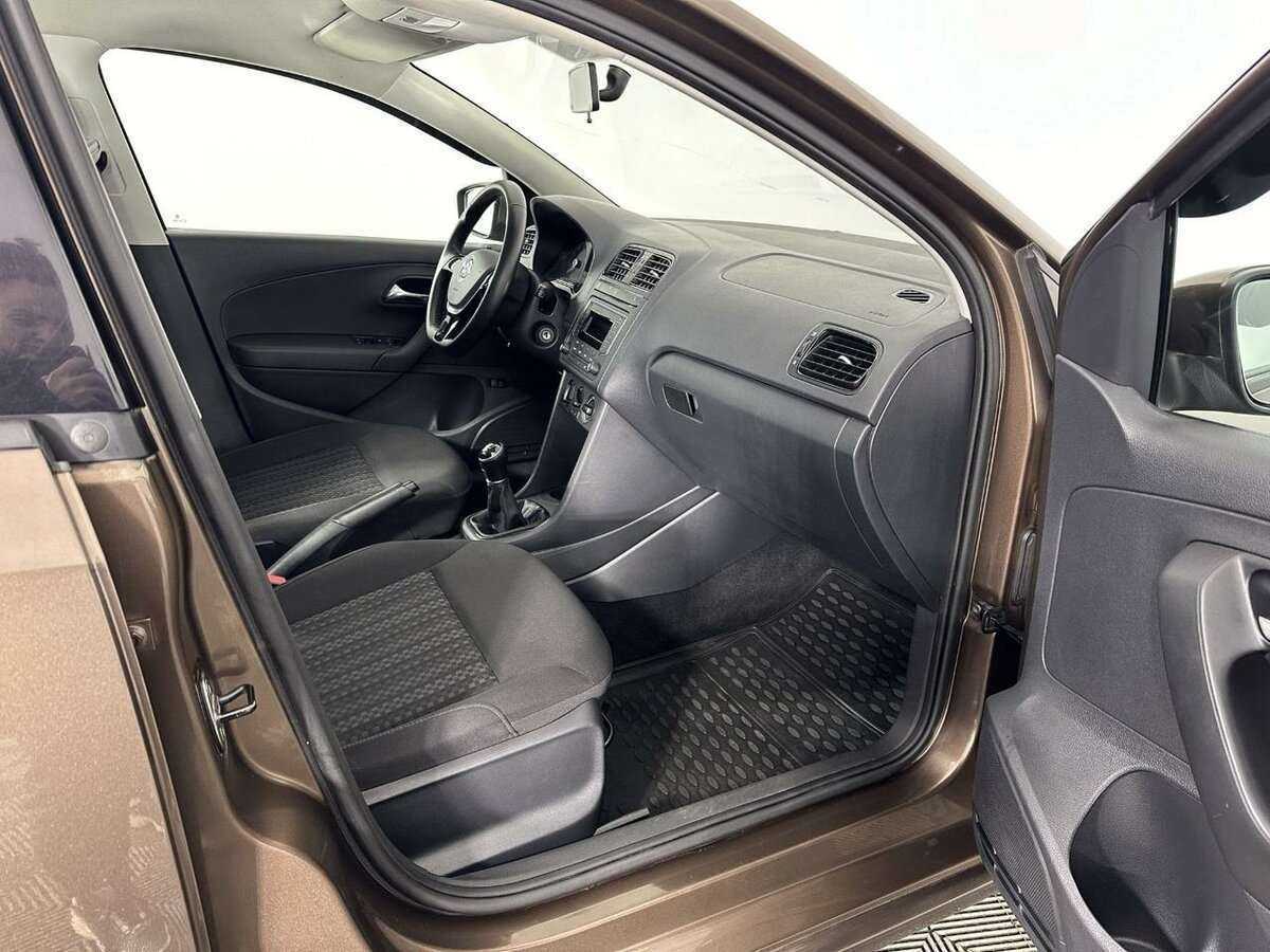 Volkswagen Polo с пробегом — 2016 год. Фото: #13