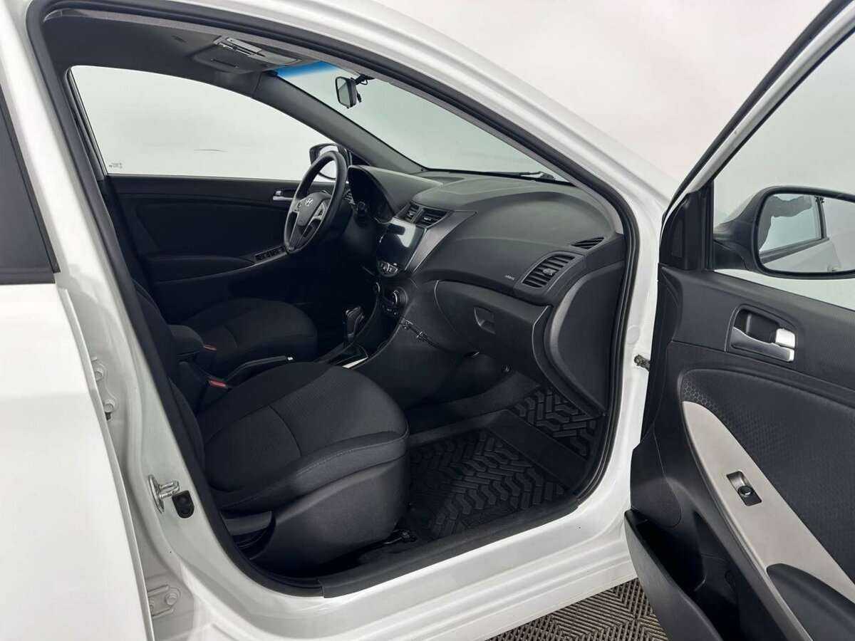 Hyundai Solaris с пробегом — 2016 год. Фото: #12