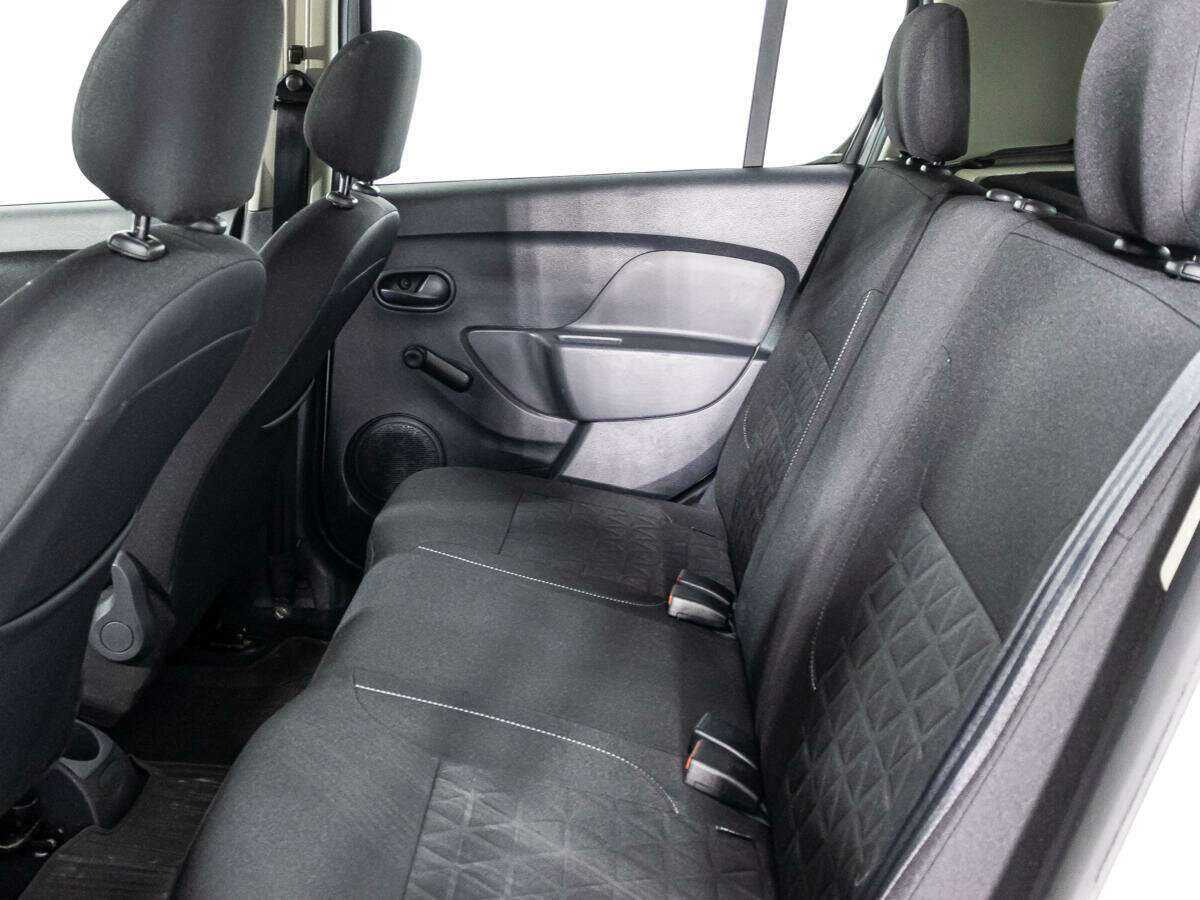 Renault Sandero с пробегом — 2015 год. Фото: #9