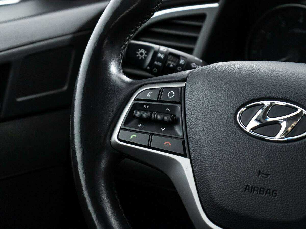 Hyundai Elantra с пробегом — 2017 год. Фото: #18