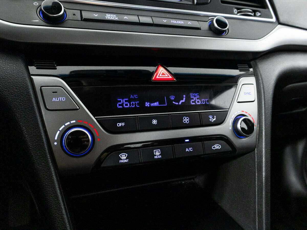 Hyundai Elantra с пробегом — 2018 год. Фото: #14