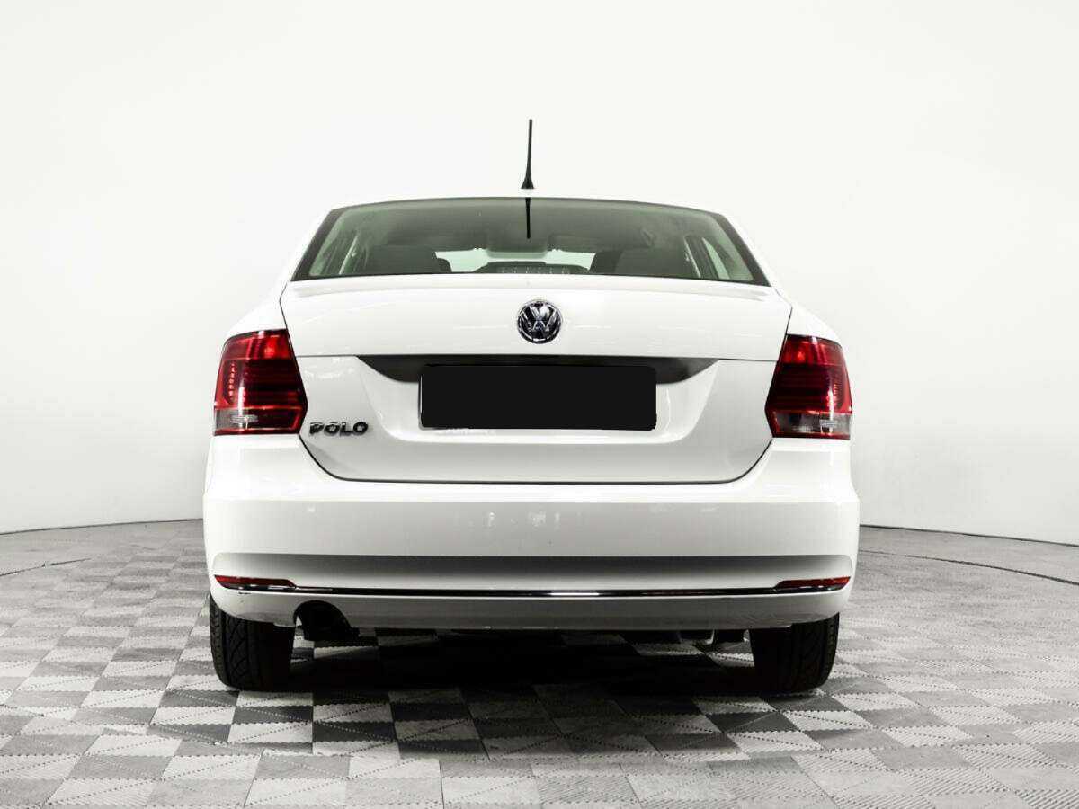Volkswagen Polo с пробегом — 2015 год. Фото: #5