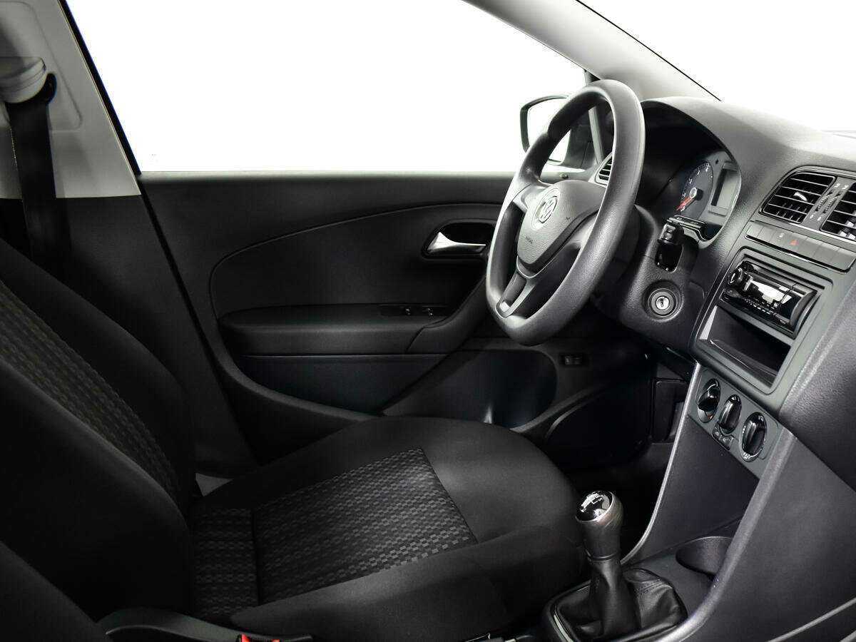 Volkswagen Polo с пробегом — 2015 год. Фото: #8