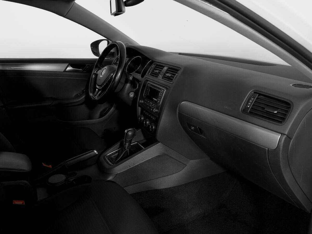 Volkswagen Jetta с пробегом — 2016 год. Фото: #8