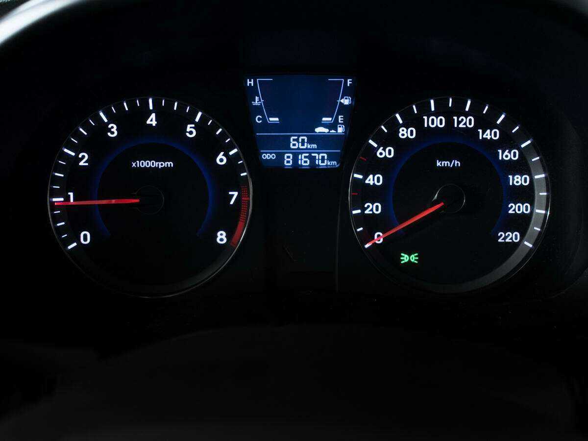 Hyundai Solaris с пробегом — 2012 год. Фото: #10