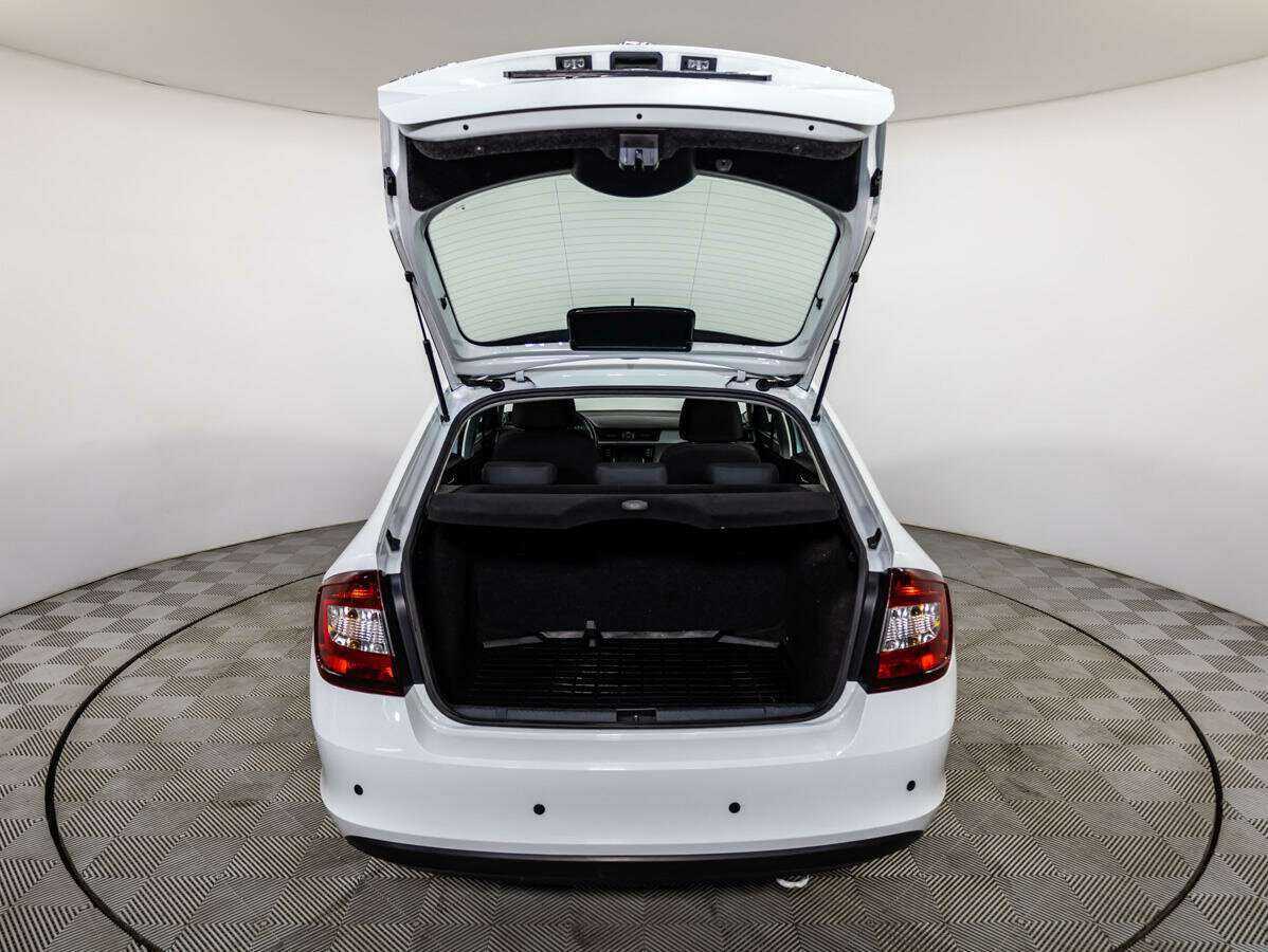 Skoda Rapid с пробегом — 2017 год. Фото: #12