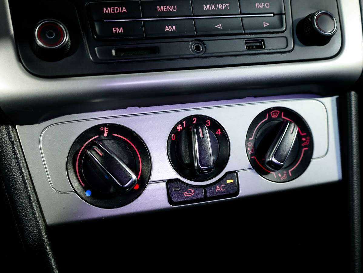 Volkswagen Polo с пробегом — 2013 год. Фото: #16