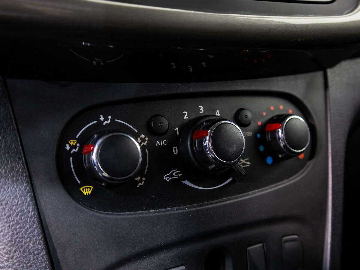 Renault Logan с пробегом — 2019 год. Фото: #12