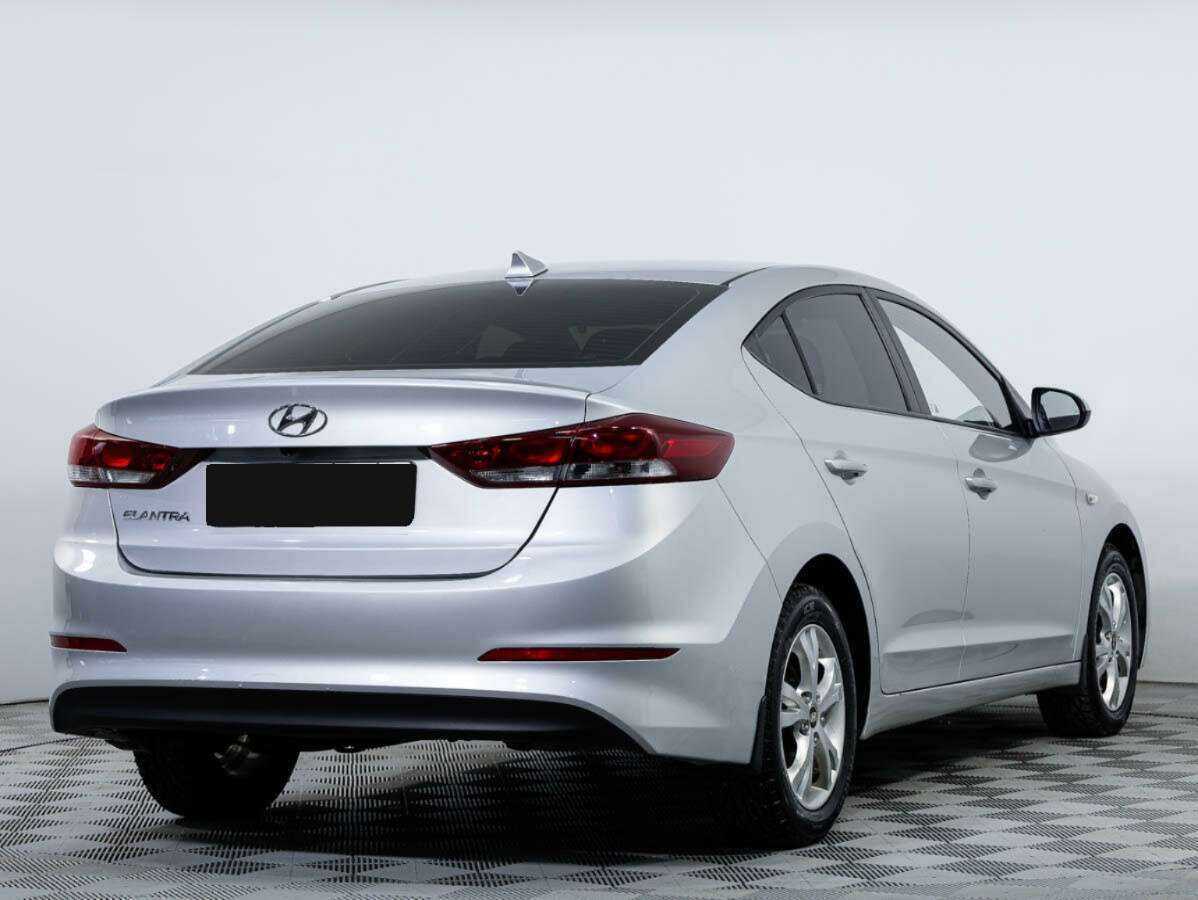 Hyundai Elantra с пробегом — 2018 год. Фото: #3