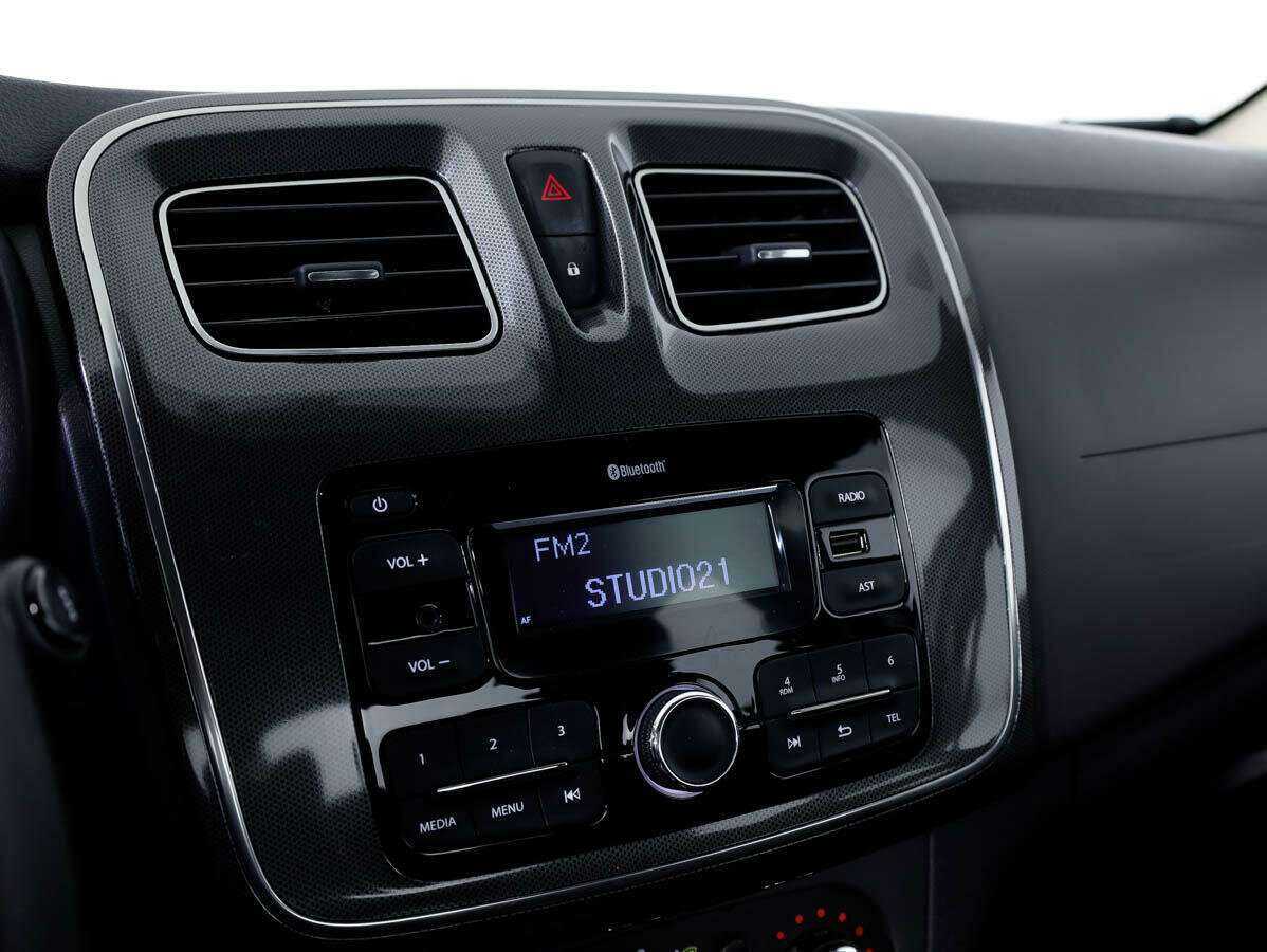 Renault Logan с пробегом — 2020 год. Фото: #17