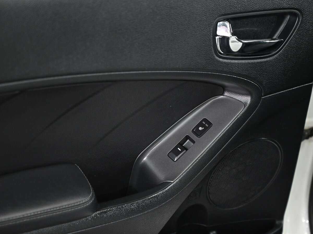 Kia Cerato с пробегом — 2015 год. Фото: #12