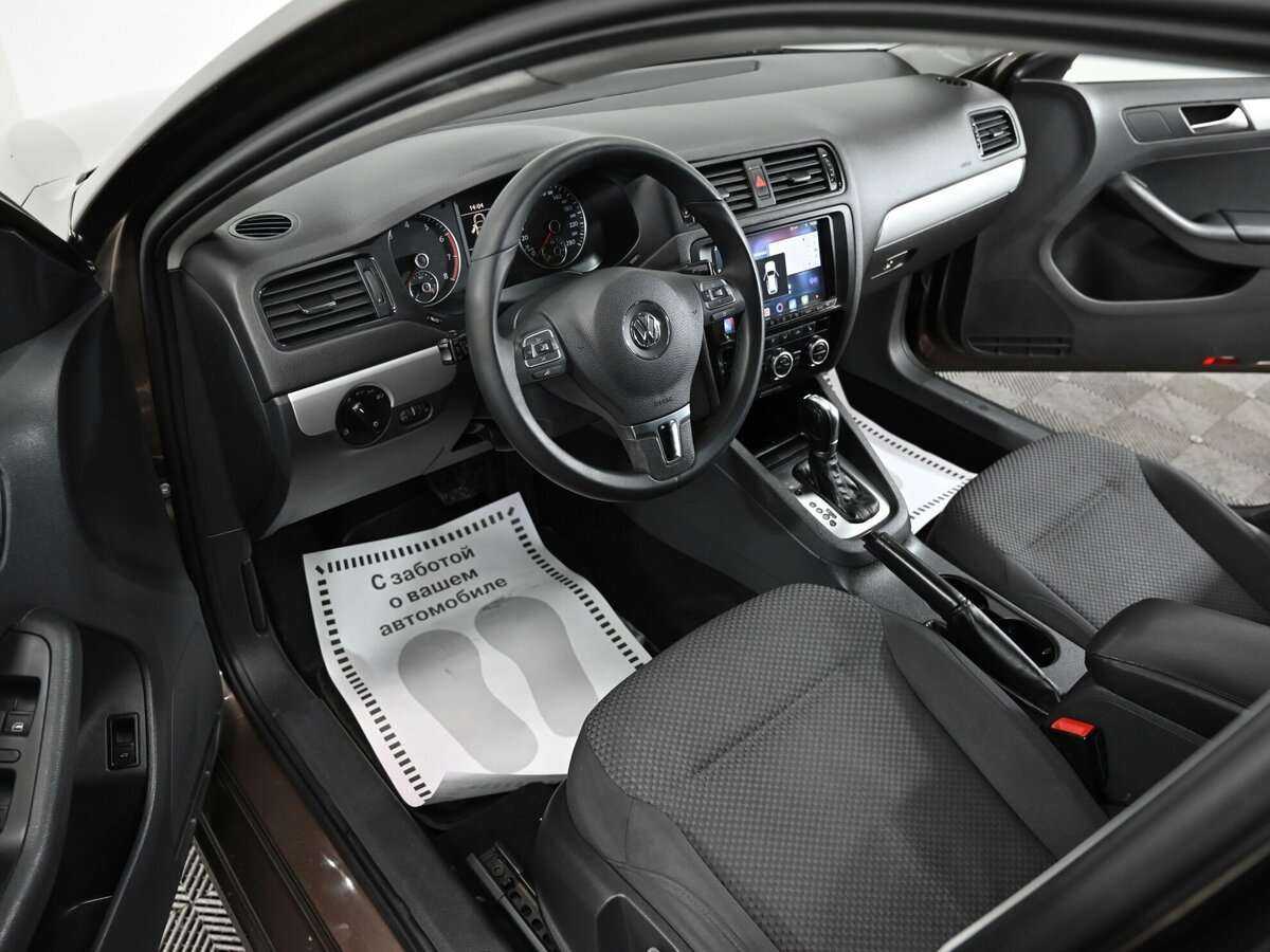 Volkswagen Jetta с пробегом — 2013 год. Фото: #4
