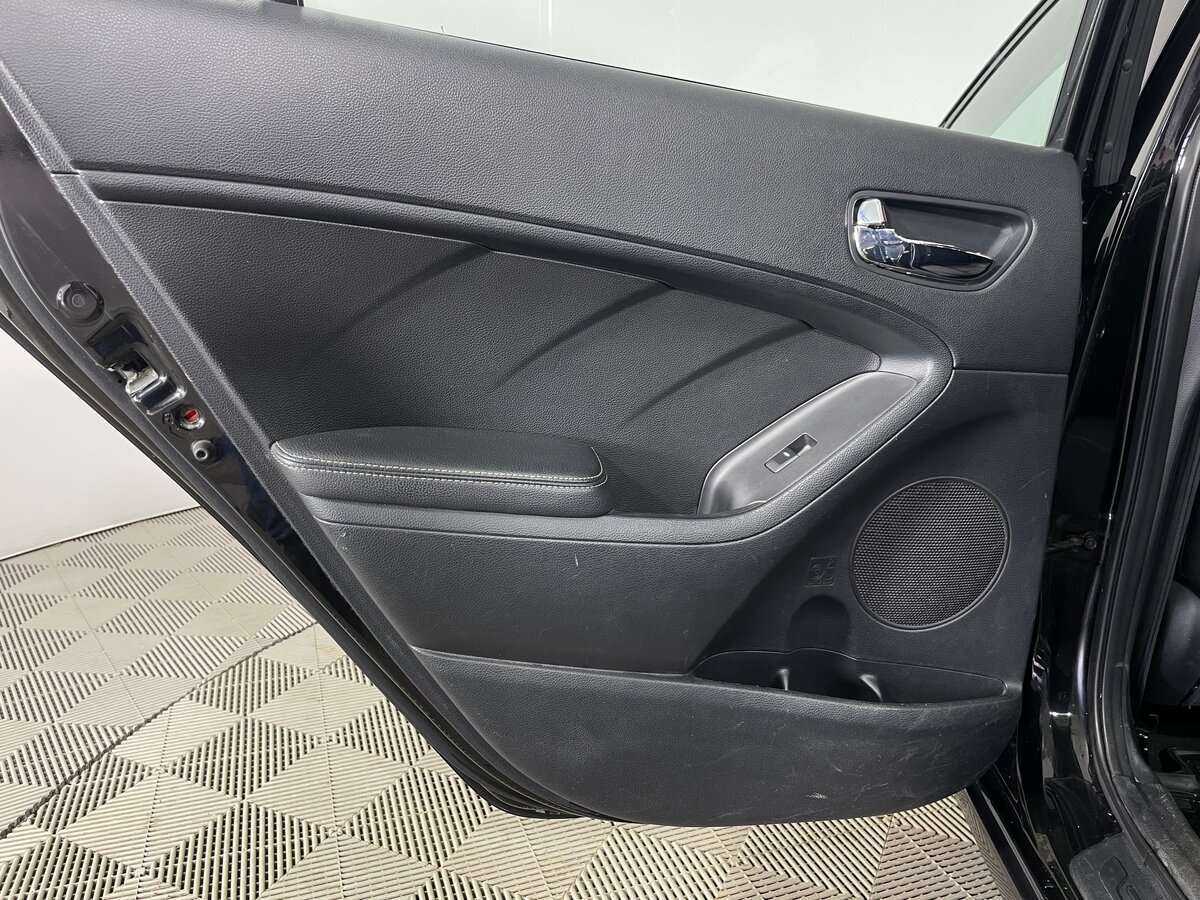 Kia Cerato с пробегом — 2015 год. Фото: #19