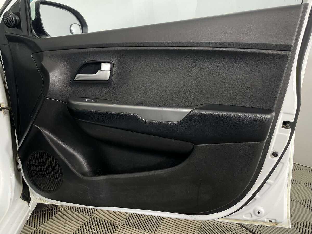 Kia Rio с пробегом — 2015 год. Фото: #19