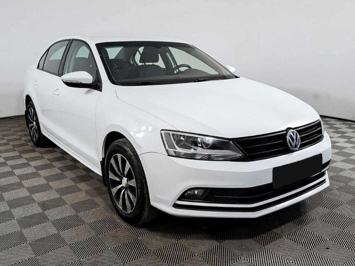 Volkswagen Jetta с пробегом — 2016 год. Фото: #2