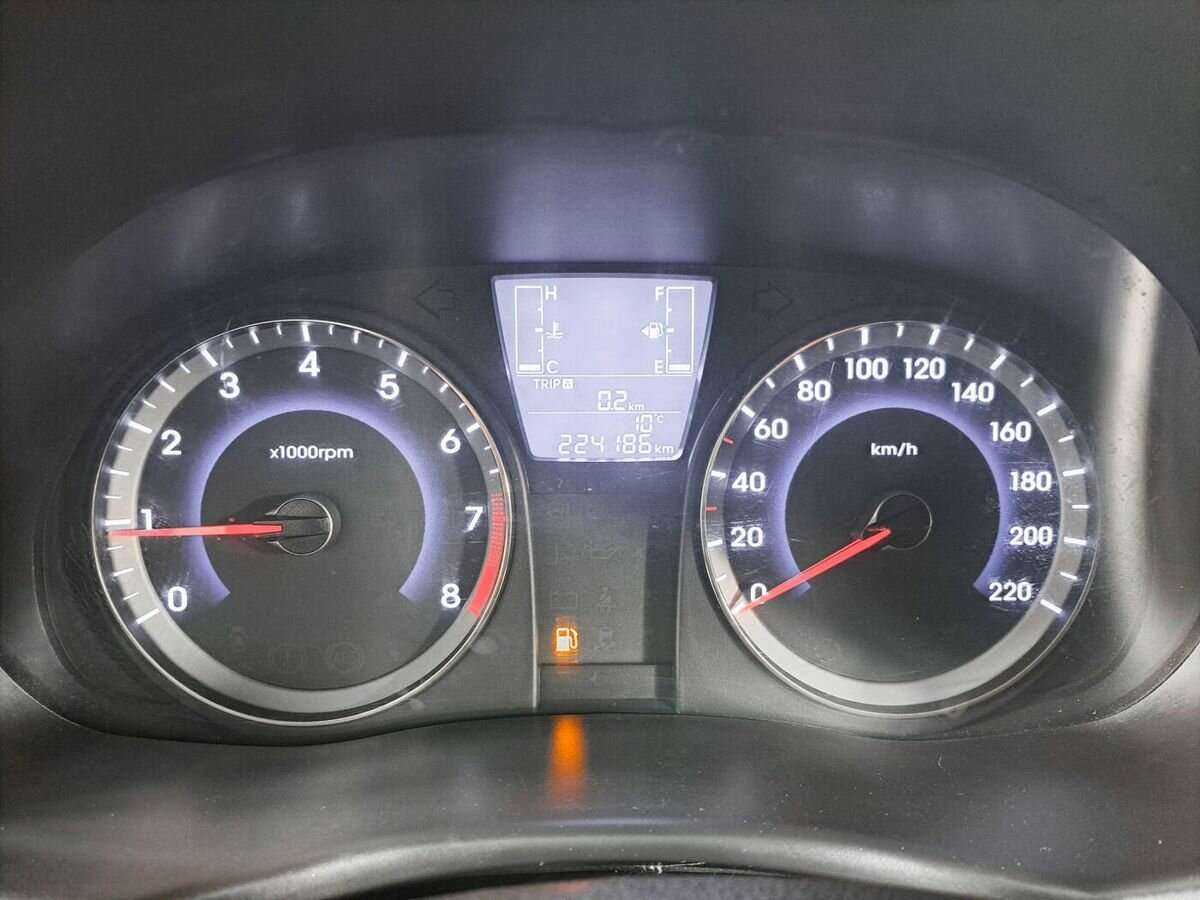 Hyundai Solaris с пробегом — 2014 год. Фото: #9