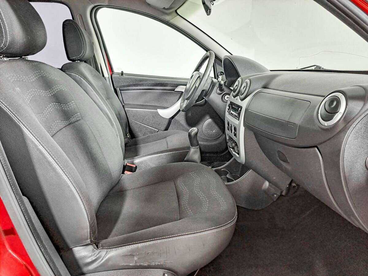 Renault Sandero с пробегом — 2012 год. Фото: #8