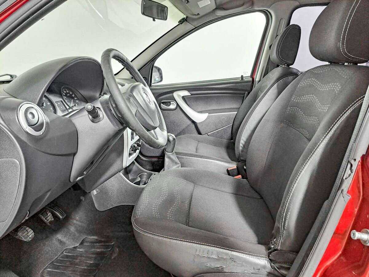 Renault Sandero с пробегом — 2012 год. Фото: #13