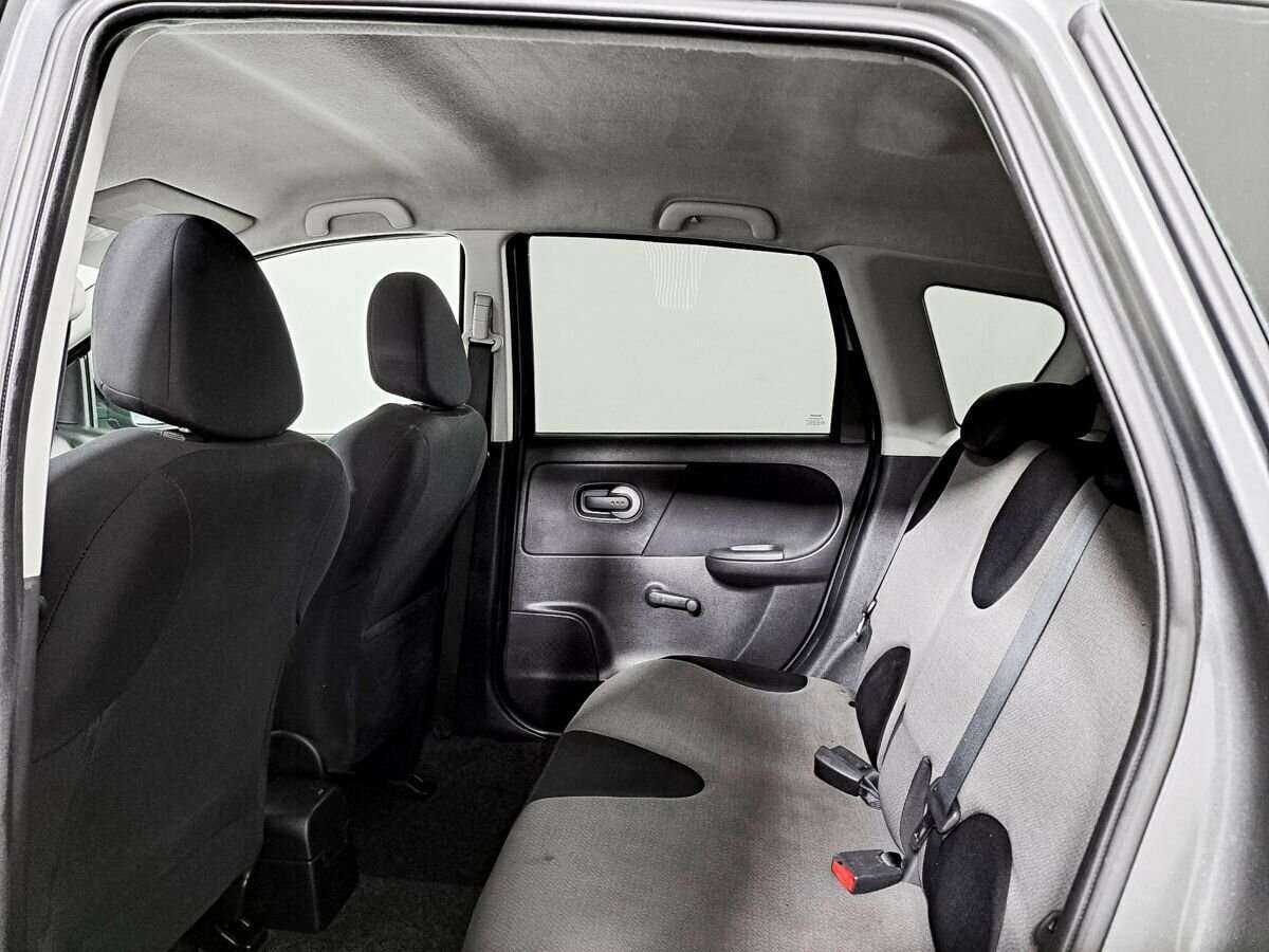 Nissan Note с пробегом — 2012 год. Фото: #9