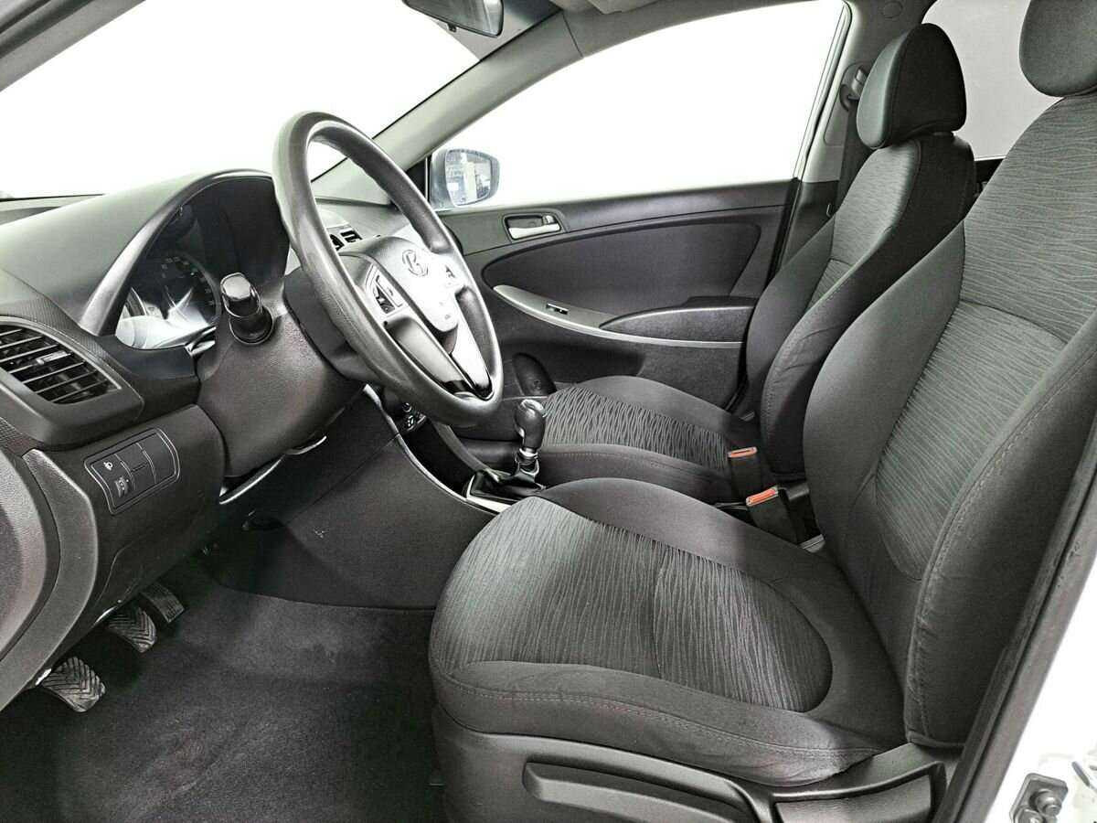 Hyundai Solaris с пробегом — 2016 год. Фото: #11