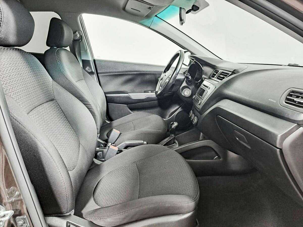Kia Rio с пробегом — 2015 год. Фото: #7