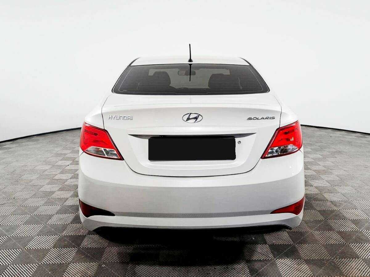 Hyundai Solaris с пробегом — 2015 год. Фото: #4