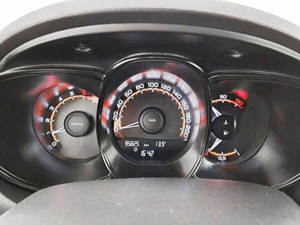 Lada (ВАЗ) Vesta с пробегом — 2020 год. Фото: #10