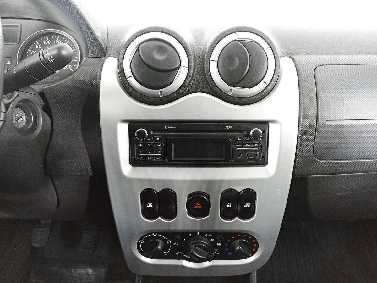 Renault Sandero с пробегом — 2013 год. Фото: #14