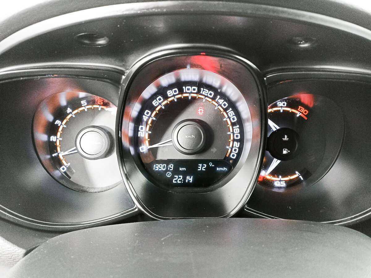 Lada (ВАЗ) Vesta с пробегом — 2019 год. Фото: #8