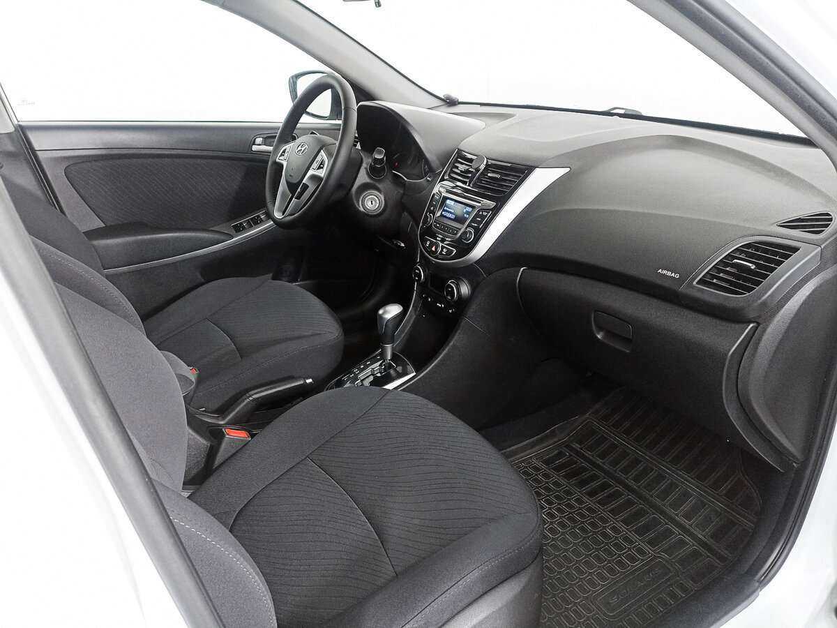 Hyundai Solaris с пробегом — 2016 год. Фото: #7