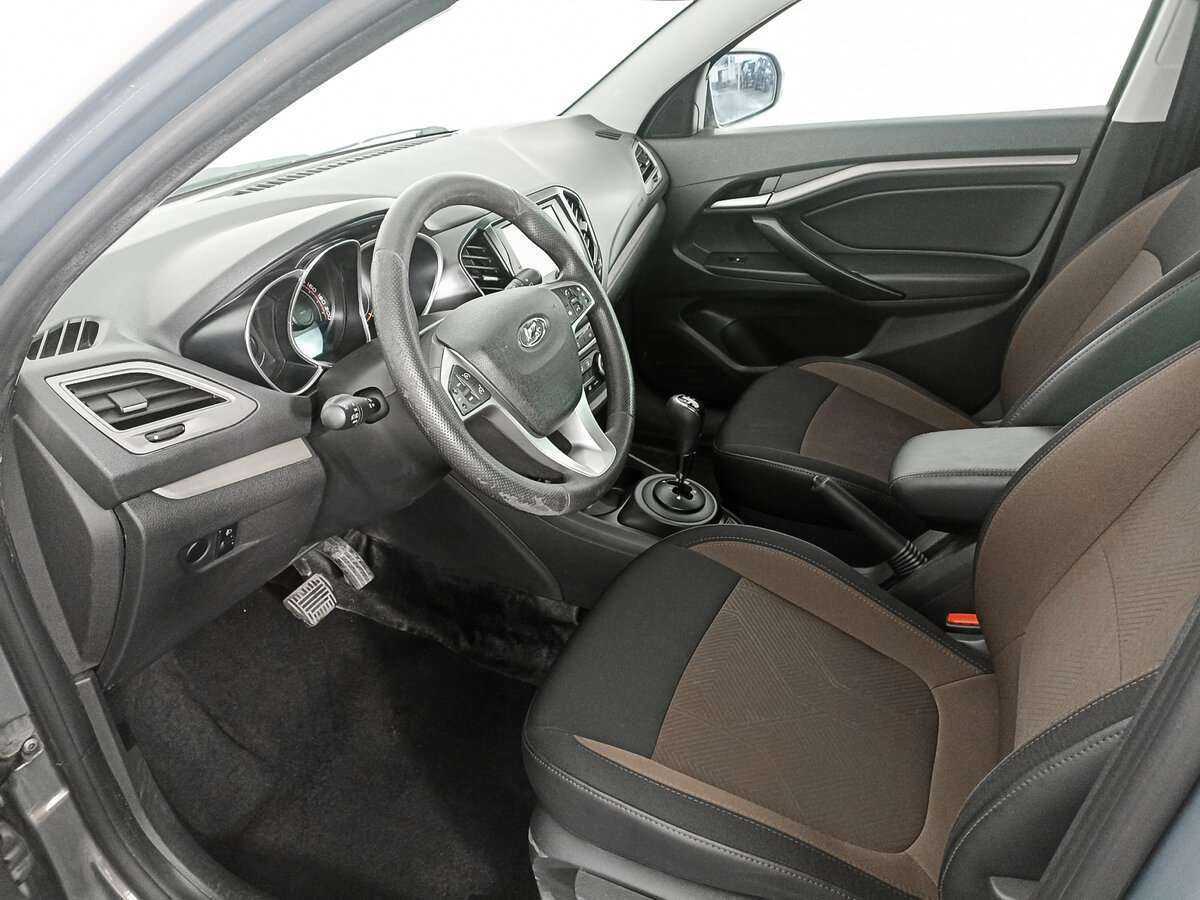 Lada (ВАЗ) Vesta с пробегом — 2017 год. Фото: #13