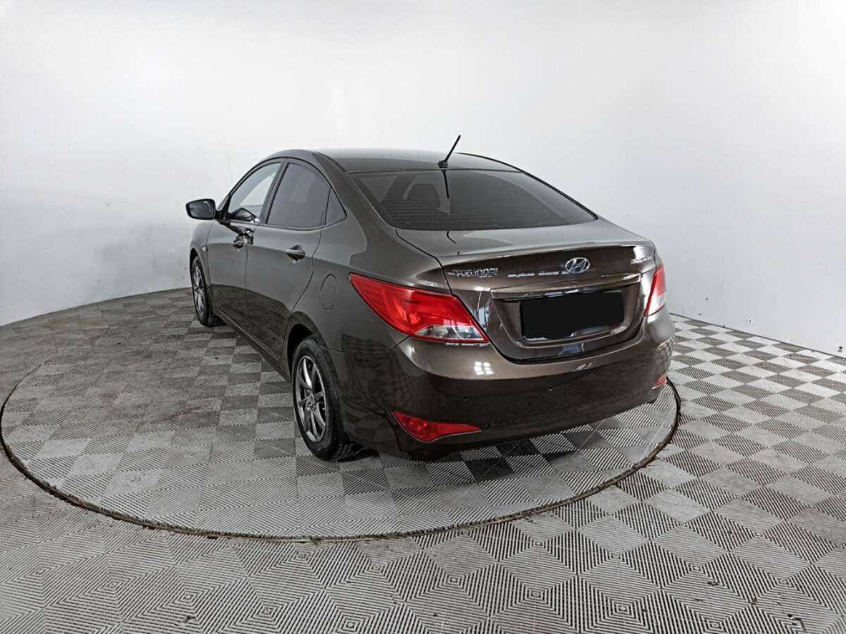 Hyundai Solaris с пробегом — 2015 год. Фото: #6