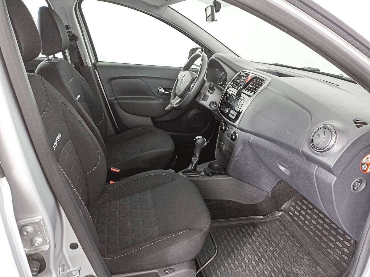 Renault Sandero с пробегом — 2017 год. Фото: #8