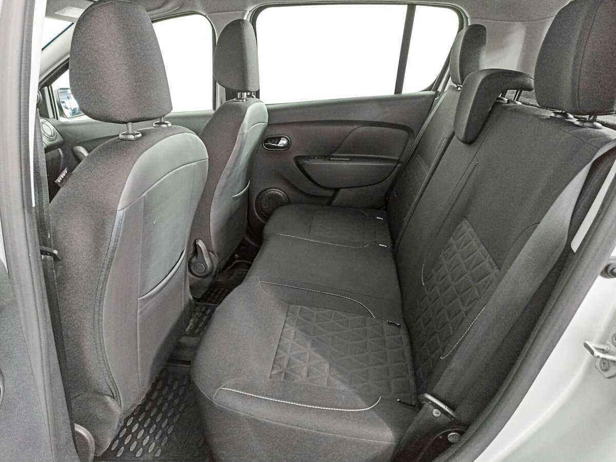 Renault Sandero с пробегом — 2017 год. Фото: #9
