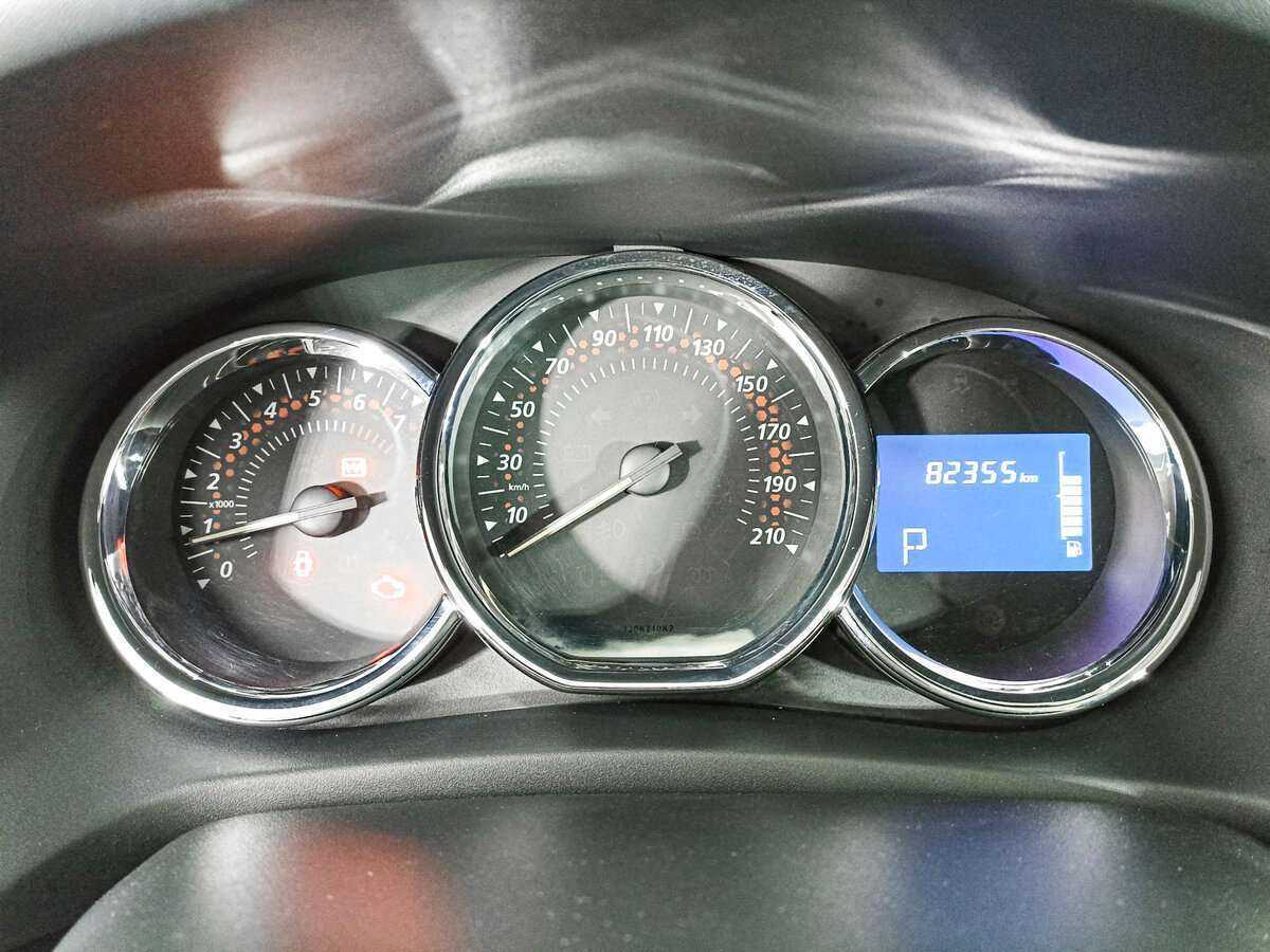 Renault Sandero с пробегом — 2017 год. Фото: #10