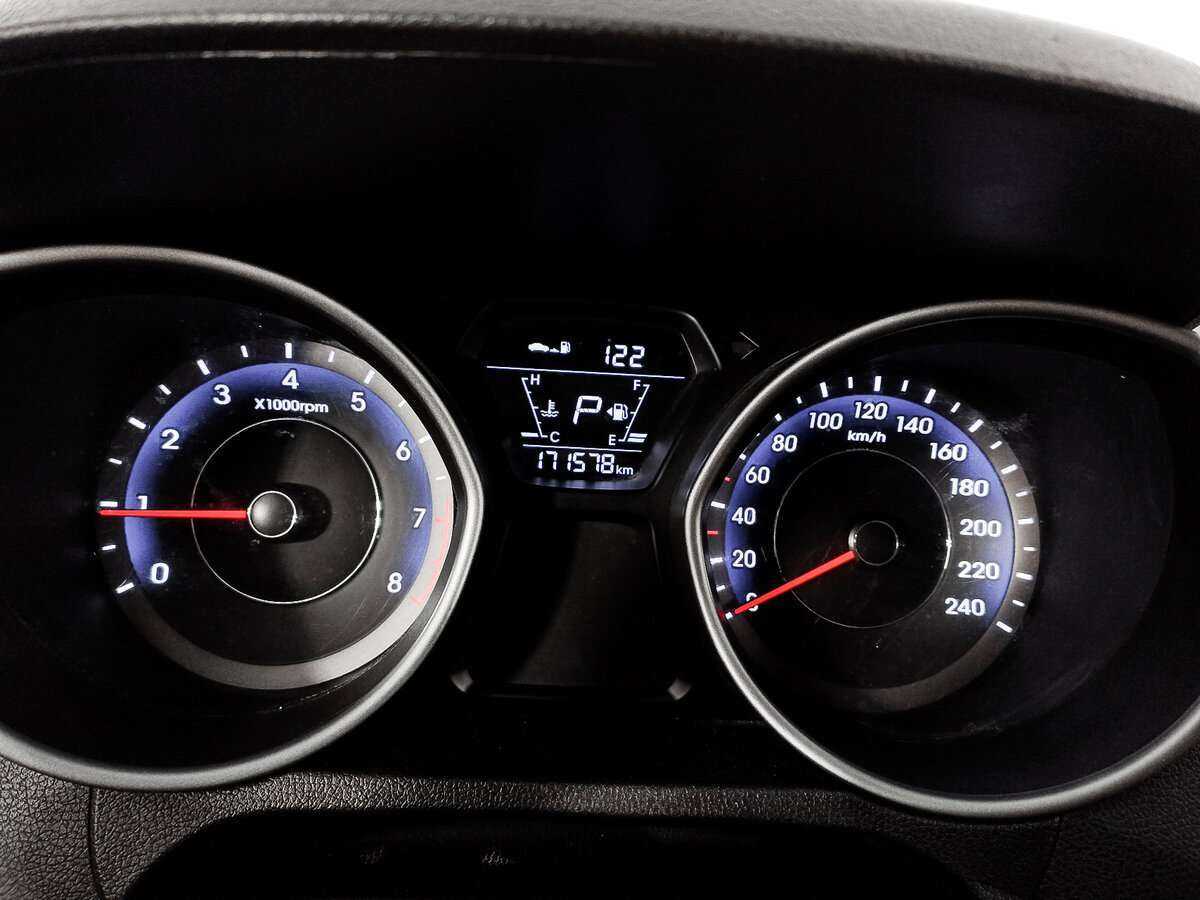 Hyundai Elantra с пробегом — 2014 год. Фото: #10