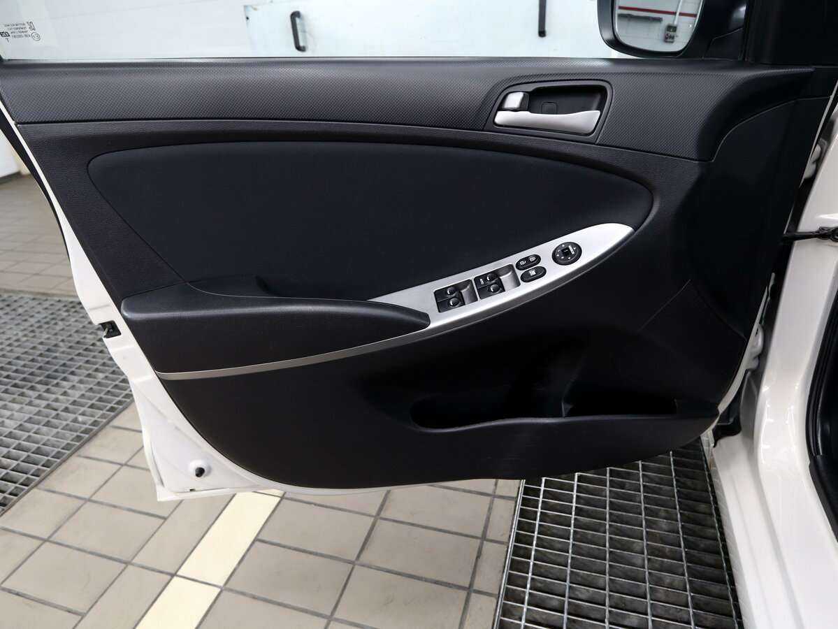 Hyundai Solaris с пробегом — 2015 год. Фото: #15