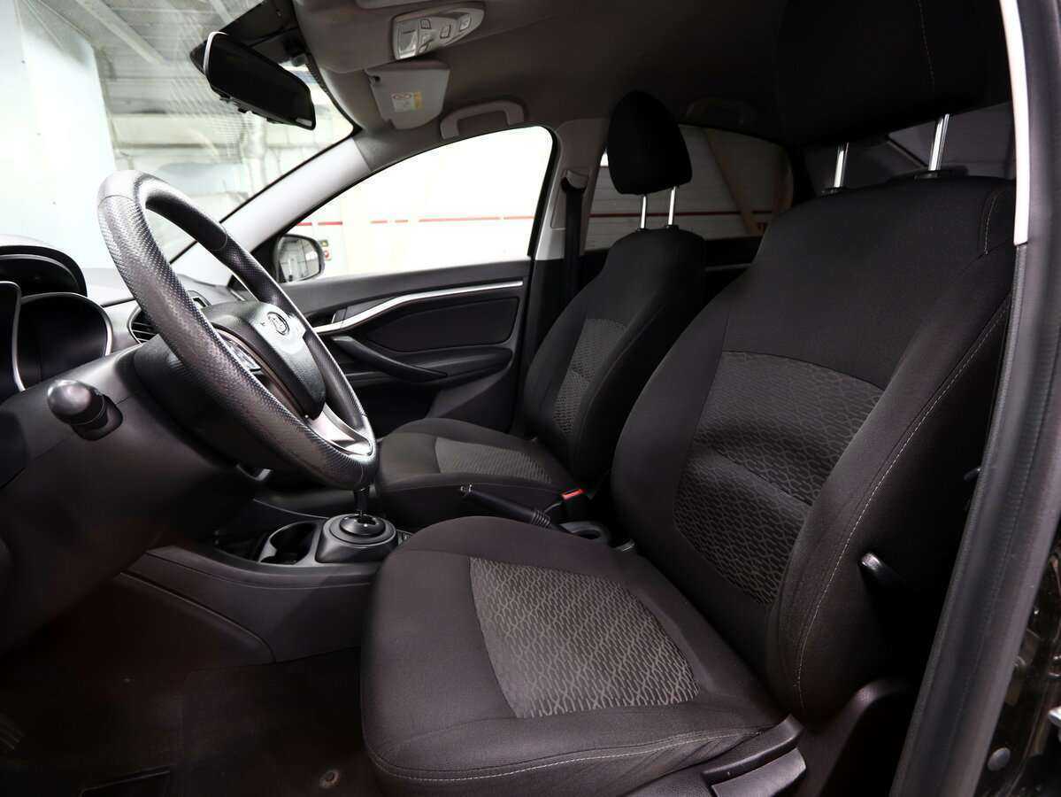 Lada (ВАЗ) Vesta с пробегом — 2015 год. Фото: #5