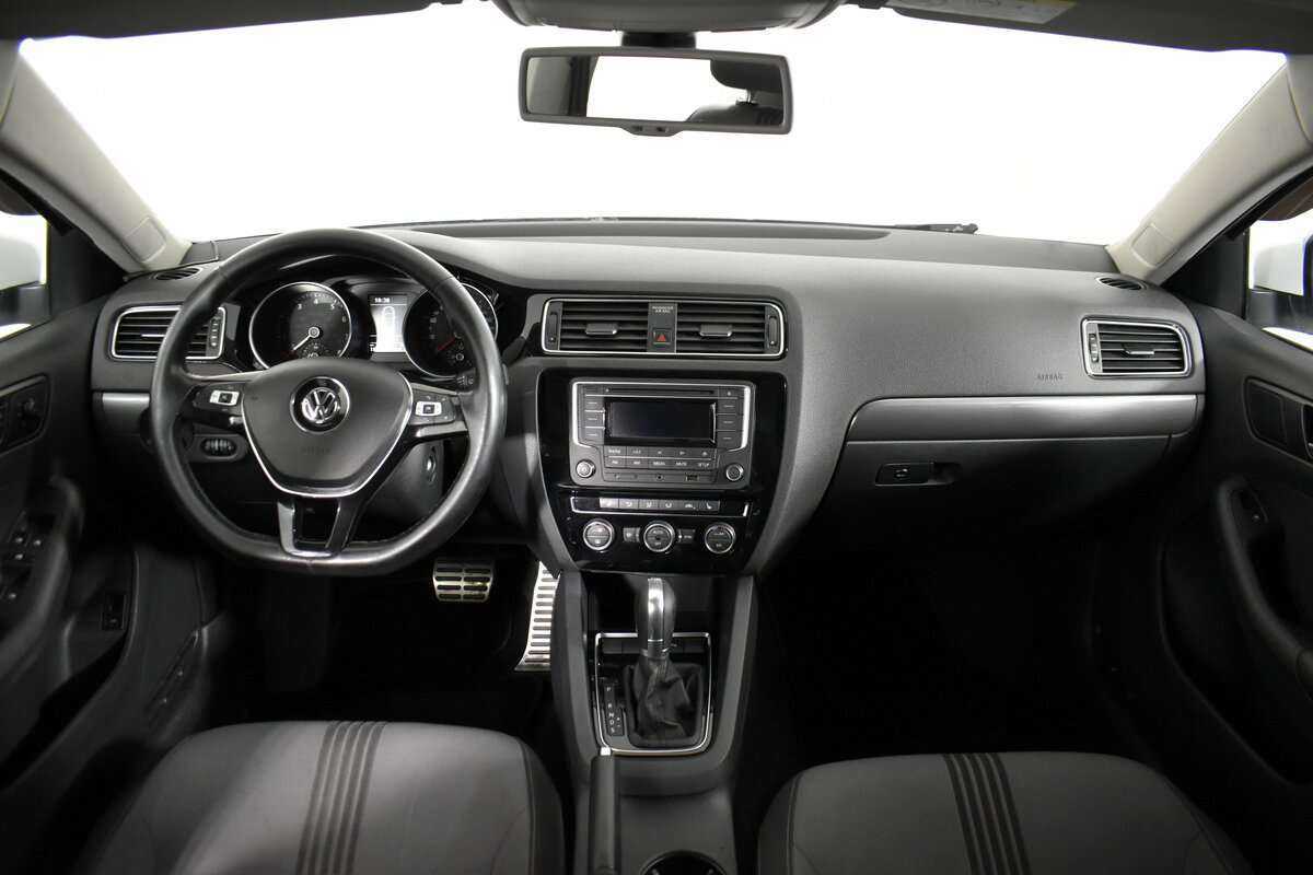 Volkswagen Jetta с пробегом — 2016 год. Фото: #8