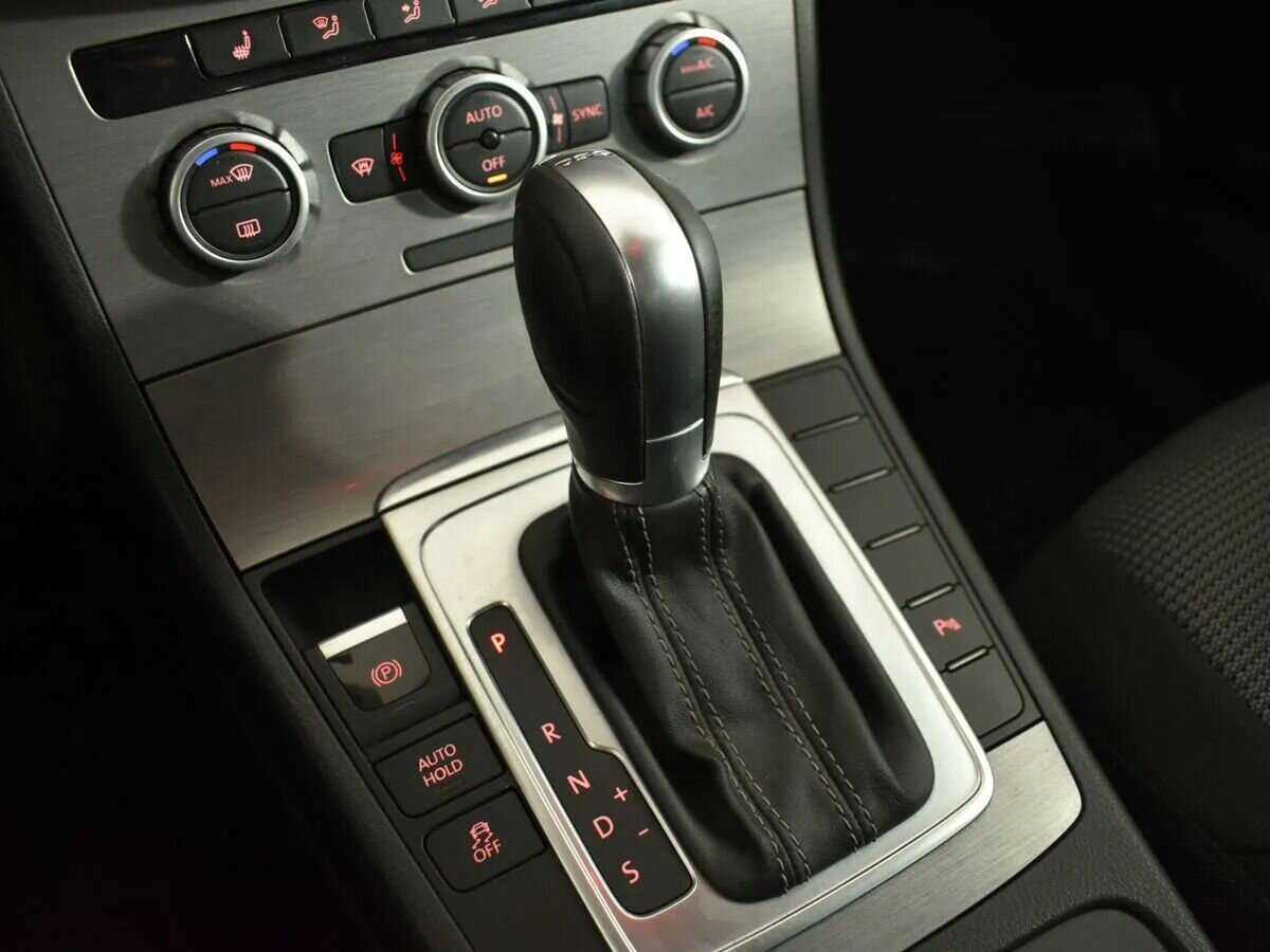 Volkswagen Passat с пробегом — 2014 год. Фото: #16