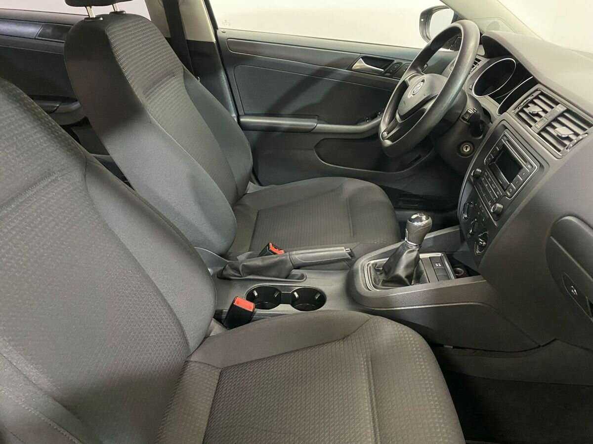 Volkswagen Jetta с пробегом — 2014 год. Фото: #9