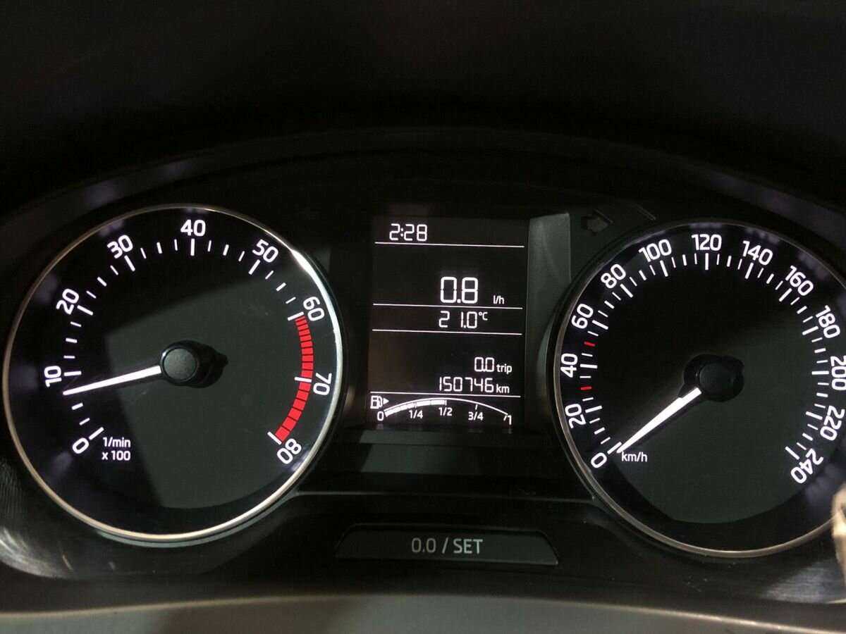 Skoda Rapid с пробегом — 2015 год. Фото: #11