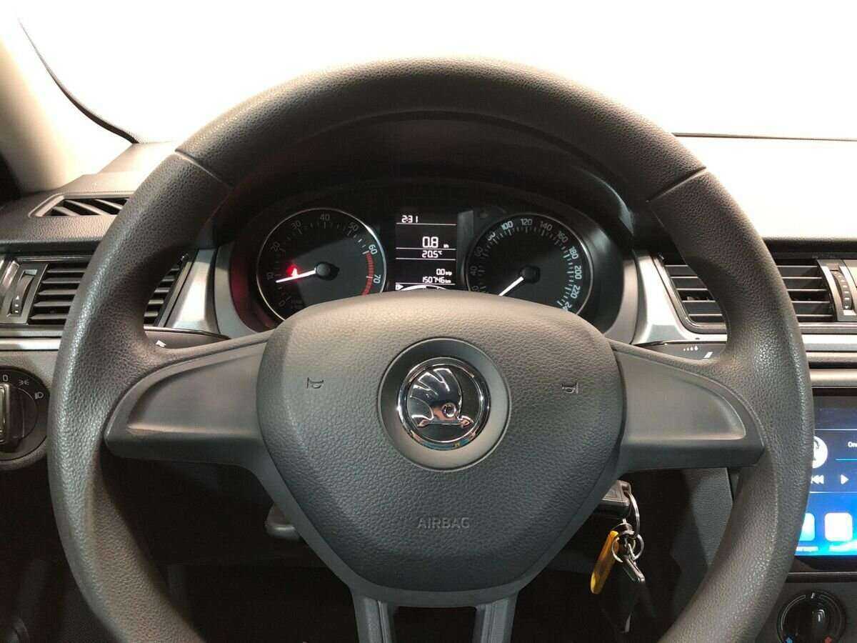 Skoda Rapid с пробегом — 2015 год. Фото: #14