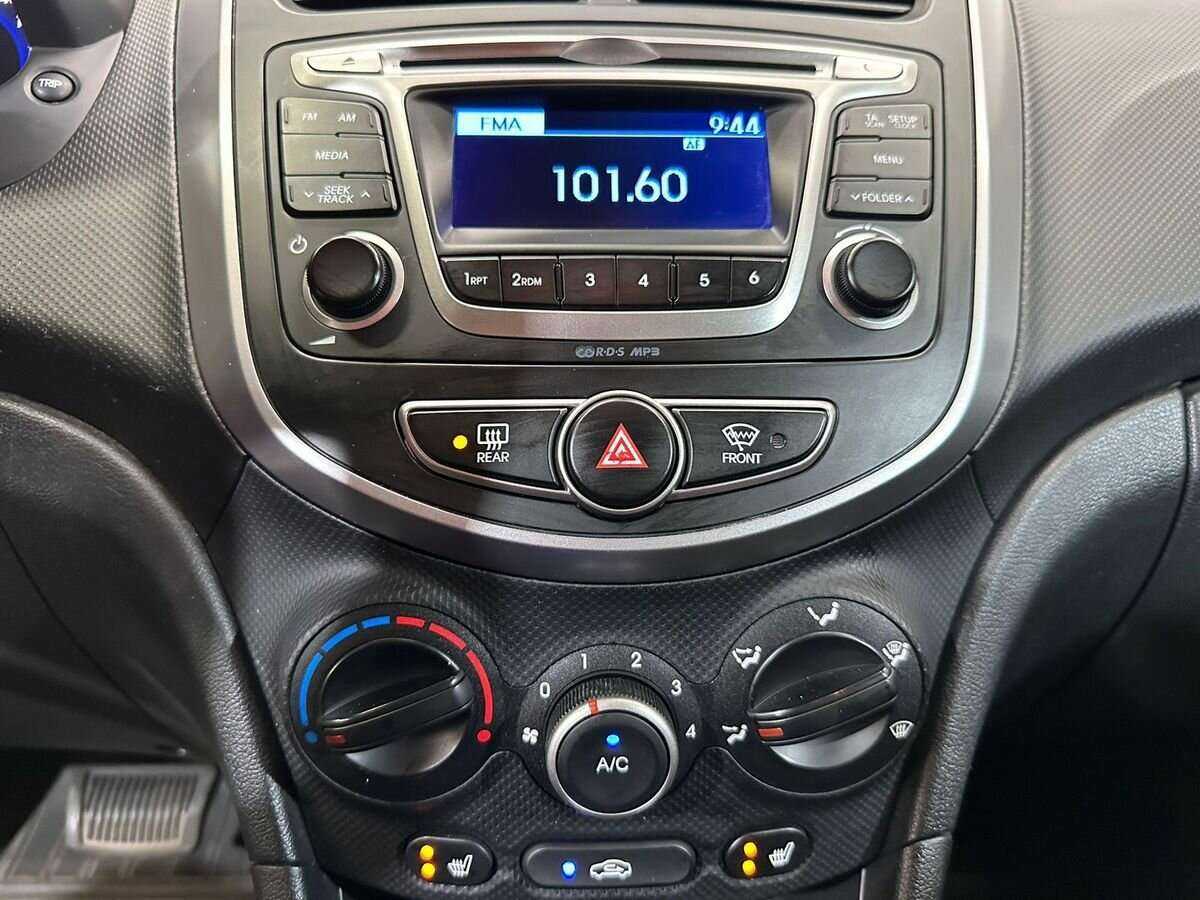 Hyundai Solaris с пробегом — 2015 год. Фото: #12