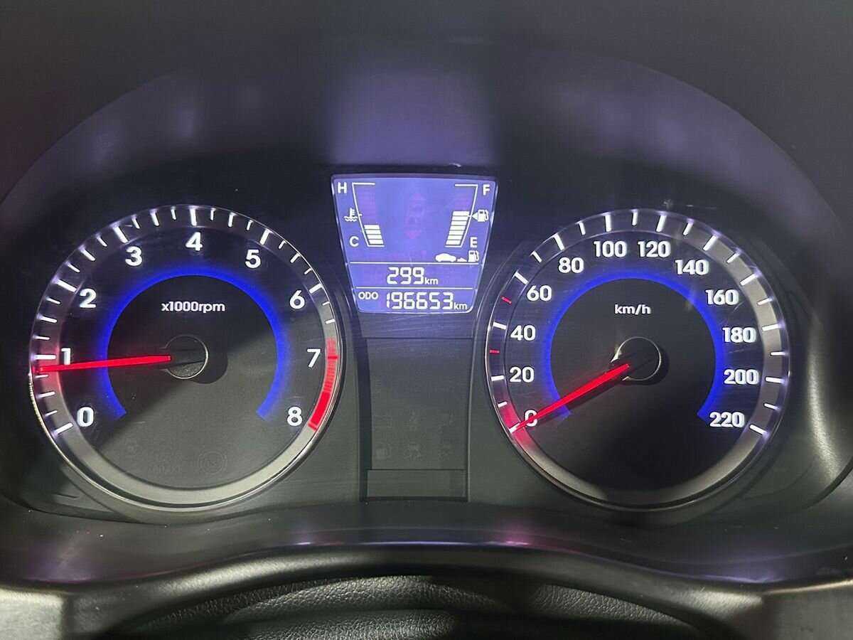 Hyundai Solaris с пробегом — 2013 год. Фото: #11