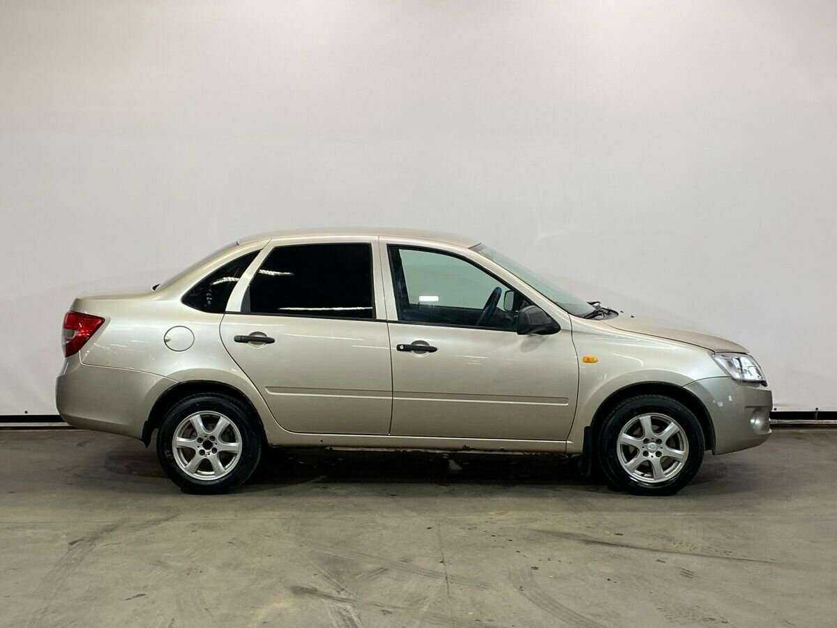 Lada (ВАЗ) Granta с пробегом — 2012 год. Фото: #3