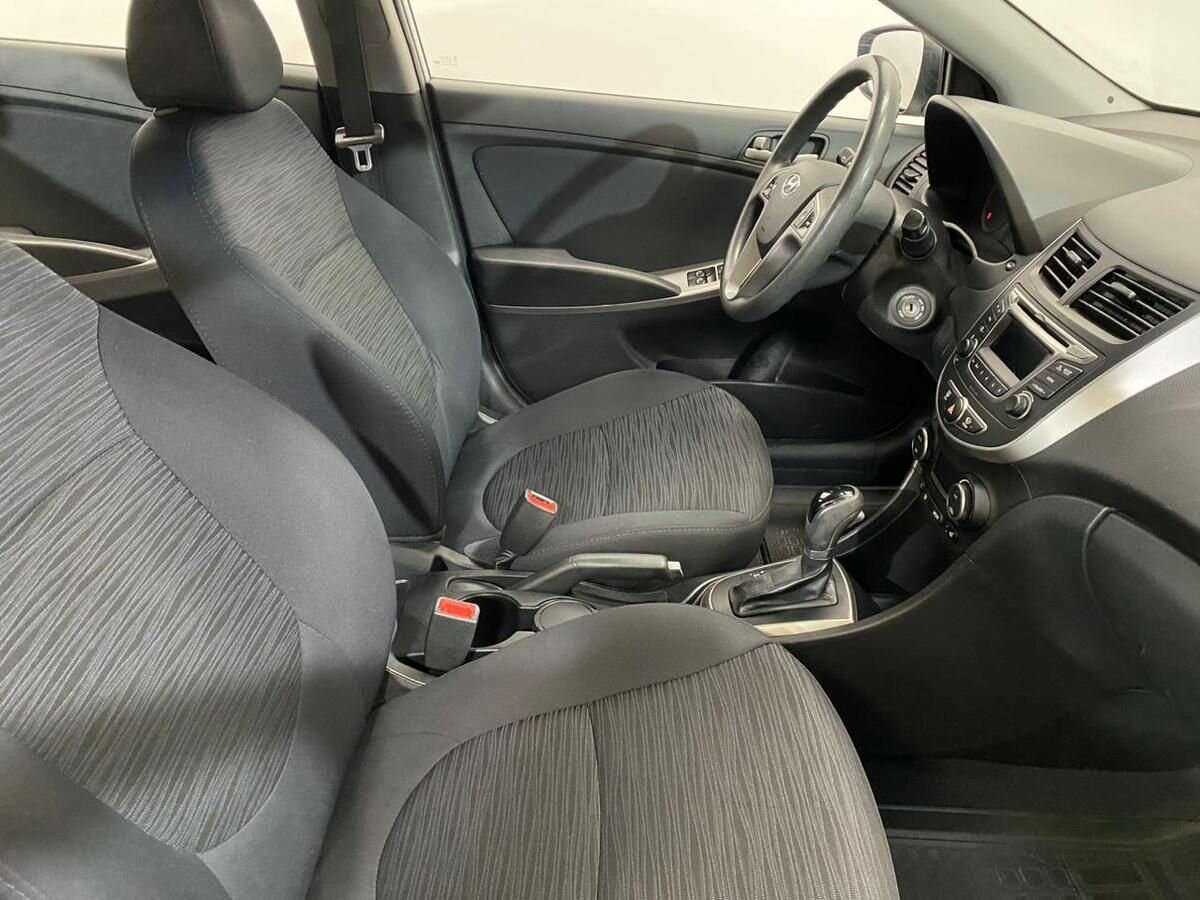 Hyundai Solaris с пробегом — 2015 год. Фото: #9